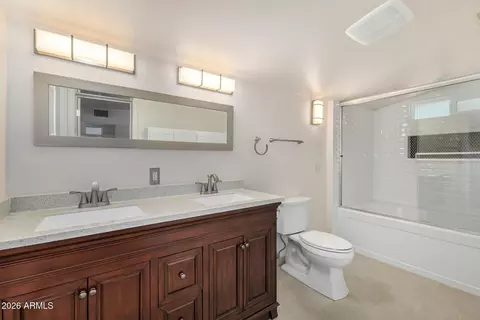 Bath - 6740 N 15th St, Phoenix, AZ 85014 photo 2 of 7
