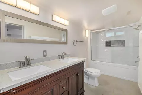 Bath - 6740 N 15th St, Phoenix, AZ 85014 photo 1 of 7