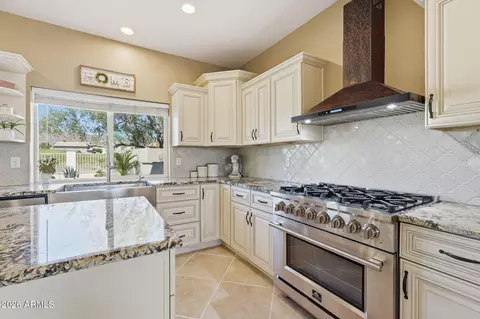 Kitchen - 1454 E Nighthawk Way, Phoenix, AZ 85048 photo 4 of 7