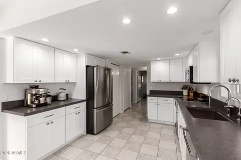 Kitchen - 3827 E Larkspur Dr, Phoenix, AZ 85032 photo 2 of 2