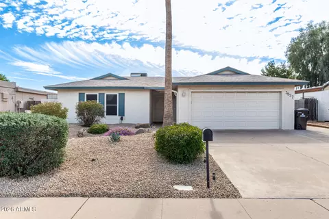 3827 E Larkspur Dr, Phoenix, AZ 85032