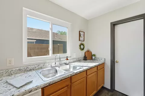 Kitchen - 2585 E Harrison Ct, Gilbert, AZ 85295 photo 4 of 4