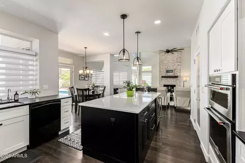 Kitchen - 1605 E Saltsage Dr, Phoenix, AZ 85048 photo 6 of 7