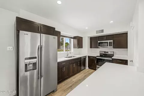 Kitchen - 210 El Camino Dr, Phoenix, AZ 85020 photo 3 of 4