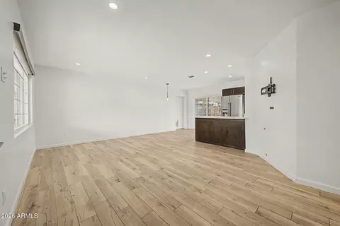 Living - 210 El Camino Dr, Phoenix, AZ 85020 photo 3 of 4