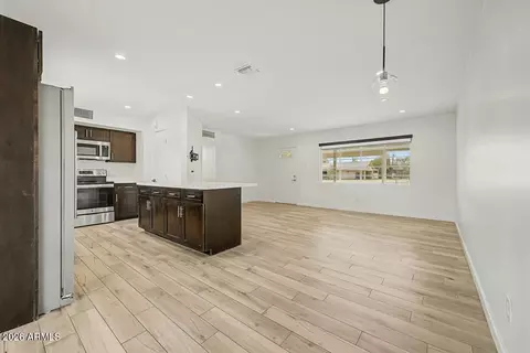 Living - 210 El Camino Dr, Phoenix, AZ 85020 photo 4 of 4