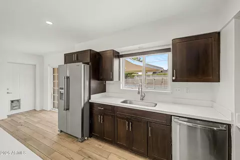 Kitchen - 210 El Camino Dr, Phoenix, AZ 85020 photo 4 of 4
