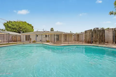 Exterior - 210 El Camino Dr, Phoenix, AZ 85020 photo 3 of 10