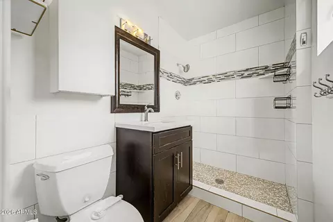 Bath - 210 El Camino Dr, Phoenix, AZ 85020 photo 1 of 2