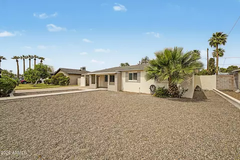 Exterior - 210 El Camino Dr, Phoenix, AZ 85020 photo 2 of 10