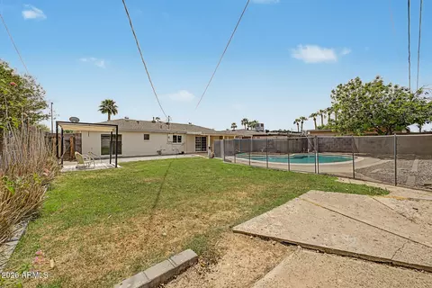 Exterior - 210 El Camino Dr, Phoenix, AZ 85020 photo 6 of 10