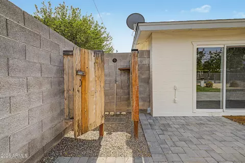 Exterior - 210 El Camino Dr, Phoenix, AZ 85020 photo 5 of 10