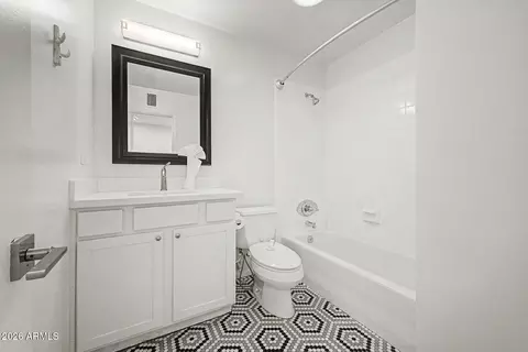 Bath - 210 El Camino Dr, Phoenix, AZ 85020 photo 2 of 2