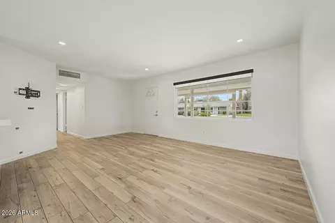 Living - 210 El Camino Dr, Phoenix, AZ 85020 photo 2 of 4