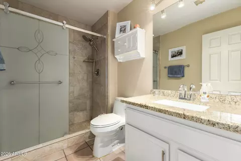 Bath - 2017 E Aire Libre Ave, Phoenix, AZ 85022 photo 2 of 2