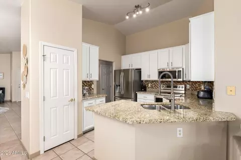 Kitchen - 2017 E Aire Libre Ave, Phoenix, AZ 85022 photo 1 of 3