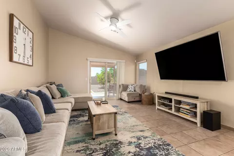 Living - 2017 E Aire Libre Ave, Phoenix, AZ 85022 photo 1 of 2