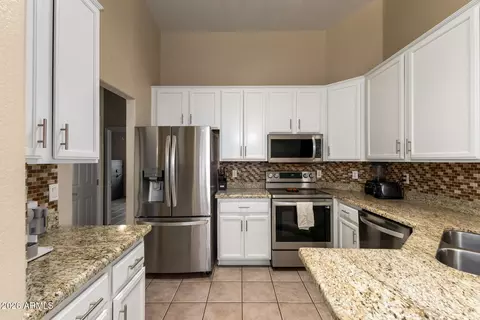 Kitchen - 2017 E Aire Libre Ave, Phoenix, AZ 85022 photo 2 of 3