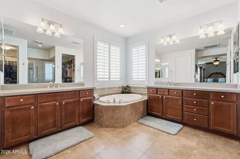 Bath - 3608 E Salter Dr, Phoenix, AZ 85050 photo 2 of 5