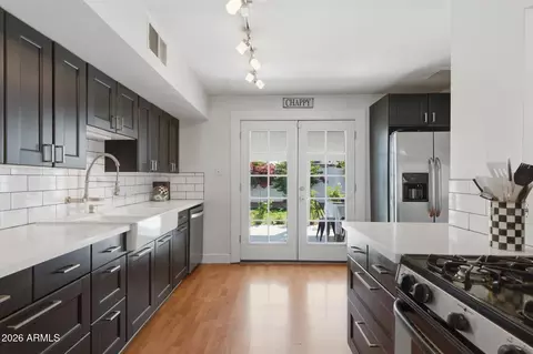 Kitchen - 4141 N 35th St, Phoenix, AZ 85018 photo 2 of 4