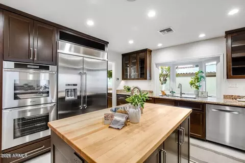Kitchen - 2514 E Montebello Ave, Phoenix, AZ 85016 photo 4 of 5