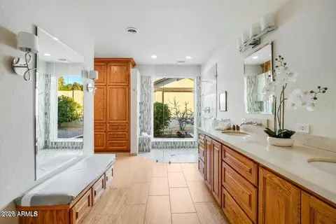 Bath - 2514 E Montebello Ave, Phoenix, AZ 85016 photo 1 of 6
