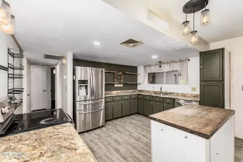 Kitchen - 1161 S Ocotillo Dr, Apache Junction, AZ 85120 photo 2 of 2