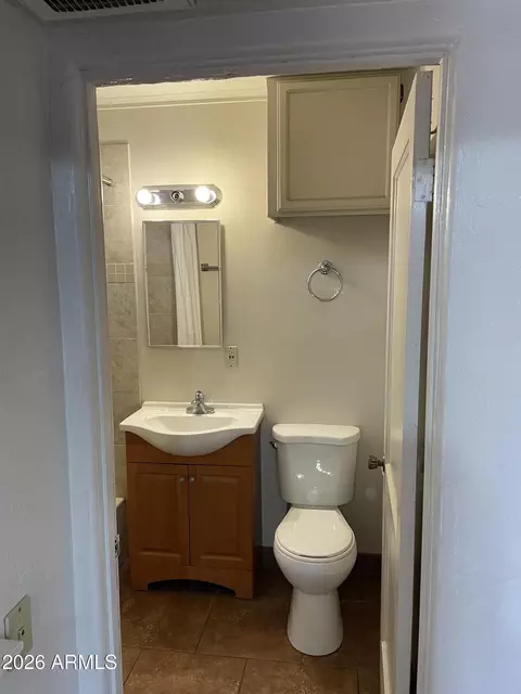 Bath - 385 E Coronado Rd #7, Phoenix, AZ 85004 photo 2 of 2