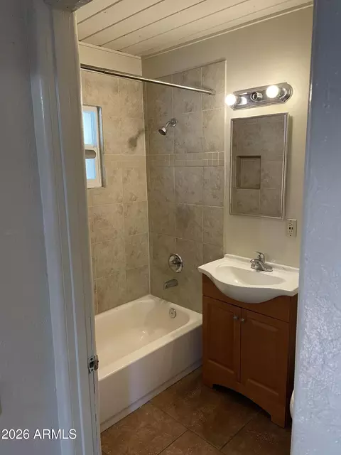 Bath - 385 E Coronado Rd #7, Phoenix, AZ 85004 photo 1 of 2