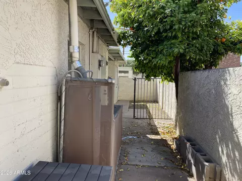 Exterior - 385 E Coronado Rd #7, Phoenix, AZ 85004 photo 7 of 7