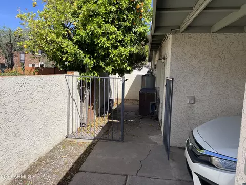 Exterior - 385 E Coronado Rd #7, Phoenix, AZ 85004 photo 6 of 7