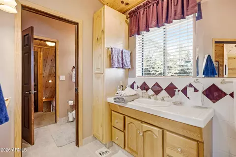 Bath - 3161 Trails End --, Overgaard, AZ 85933 photo 4 of 6