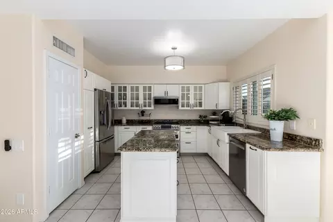 Kitchen - 15034 S 44th Pl, Phoenix, AZ 85044 photo 2 of 4