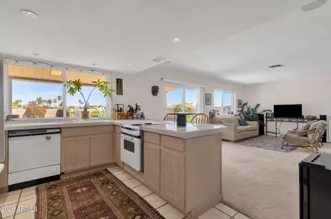 Kitchen - 3916 E Bloomfield Rd, Phoenix, AZ 85032 photo 4 of 6