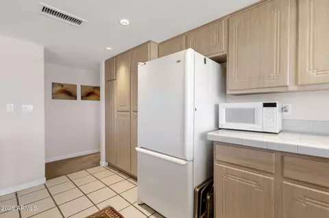 Kitchen - 3916 E Bloomfield Rd, Phoenix, AZ 85032 photo 6 of 6