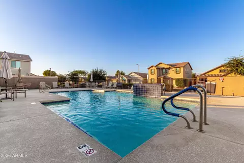 Exterior - 7913 S 25th Pl, Phoenix, AZ 85042 photo 7 of 7