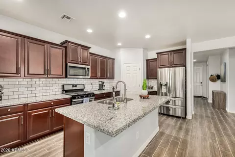 Kitchen - 7913 S 25th Pl, Phoenix, AZ 85042 photo 2 of 4