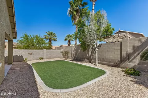 Exterior - 7913 S 25th Pl, Phoenix, AZ 85042 photo 2 of 7