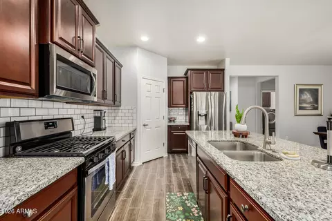 Kitchen - 7913 S 25th Pl, Phoenix, AZ 85042 photo 4 of 4