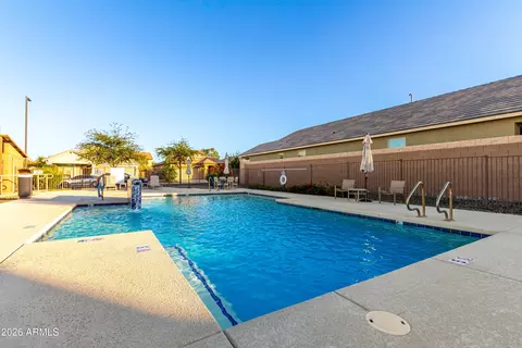 Exterior - 7913 S 25th Pl, Phoenix, AZ 85042 photo 6 of 7
