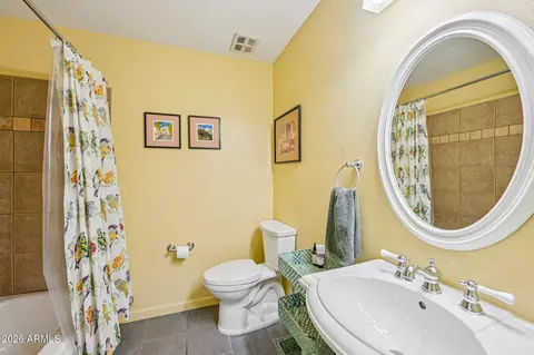 Bath - 5538 N 10th St, Phoenix, AZ 85014 photo 2 of 3