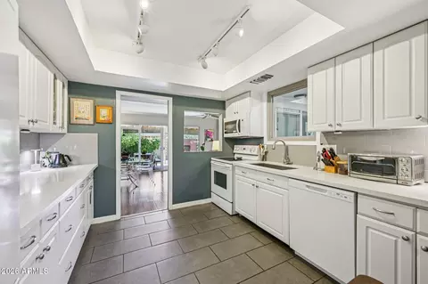 Kitchen - 5538 N 10th St, Phoenix, AZ 85014 photo 4 of 5