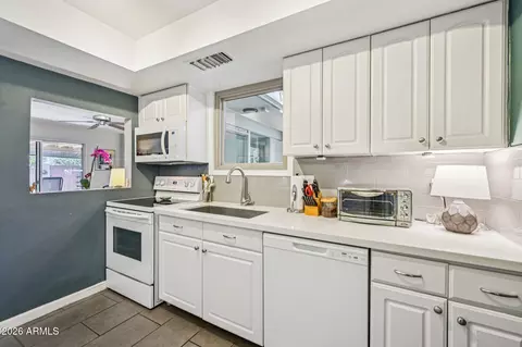 Kitchen - 5538 N 10th St, Phoenix, AZ 85014 photo 2 of 5