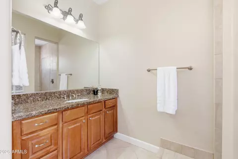 Bath - 4309 E Maplewood Ct, Gilbert, AZ 85297 photo 5 of 8