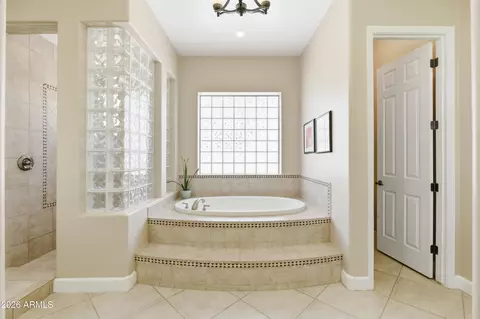 Bath - 4309 E Maplewood Ct, Gilbert, AZ 85297 photo 2 of 8