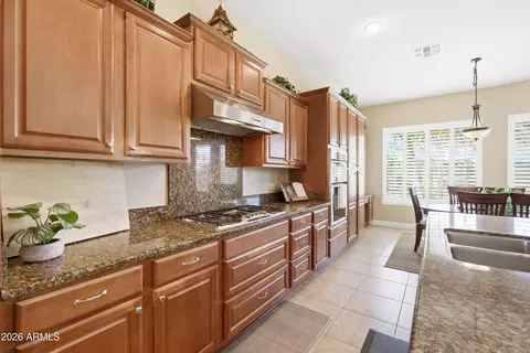 Kitchen - 4309 E Maplewood Ct, Gilbert, AZ 85297 photo 7 of 9