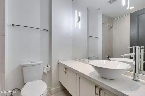 Bath - 4099 E Campbell Ave, Phoenix, AZ 85018 photo 3 of 3