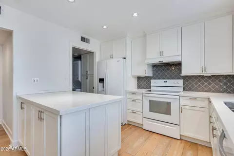 Kitchen - 4099 E Campbell Ave, Phoenix, AZ 85018 photo 1 of 2