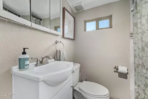 Bath - 720 E Carol Ave, Phoenix, AZ 85020 photo 2 of 2