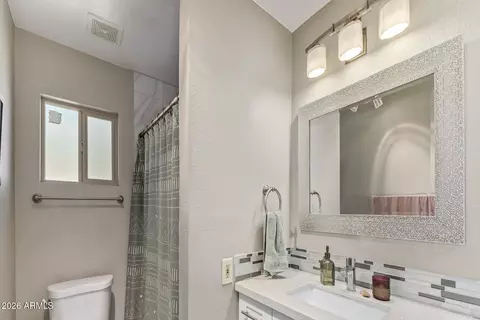 Bath - 720 E Carol Ave, Phoenix, AZ 85020 photo 1 of 2